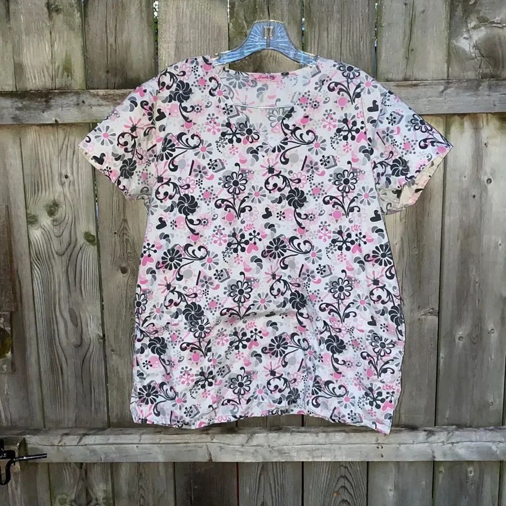 Floral Scrub Top sz. M